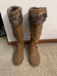 lot 208 image: Pair of Womens Brown Fur Trim Knee High Boots Size 5
