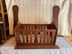 lot 261 image: Wooden Baby Cradle with Rocking Stand and Mattress Pad