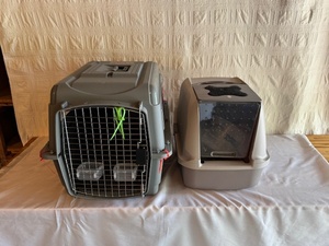 lot 266 image: Pet Carrier and Covered Litter Box Set with Accessories