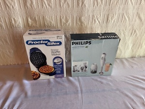 lot 270 image: Proctor Silex Belgian Waffle Maker and Philips Hand BlenderChopper Set