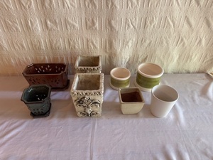 lot 289 image: Lot of 8 Assorted Decorative Small Planters and Pots