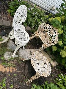 lot 457 image: Vintage Cast Iron Garden Furniture Set - 2 Chairs & Table