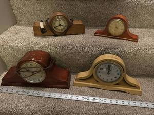 lot 871 image: Lot of 4 Vintage Mantel Clocks - Gilbert, United, Telechron