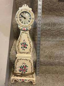 lot 874 image: Vintage Floral Decorative Table Clock with Electric Cord
