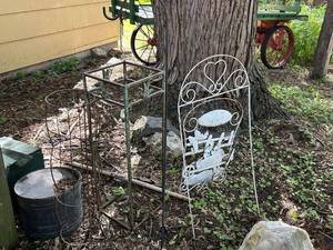 lot 1008 image: Vintage Metal Garden Decor Set Plant Stands & Trellises