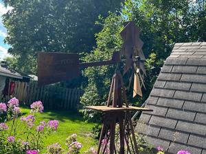 lot 1012 image: Vintage Motor Systems Windmill Garden Decor