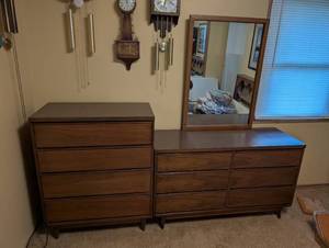 lot 31 image: Mid-Century Modern Dresser and Chest Set with Mirror