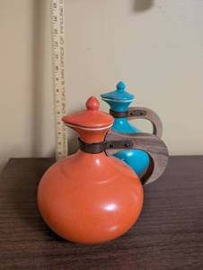 lot 41 image: Pair of Vintage 565 Ceramic Water Pitchers with Wood Handles - Orange and Blue