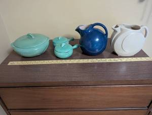 lot 43 image: Collection of Vintage Ceramic Serving Pieces - Stangl, Frankoma, and Red Wing