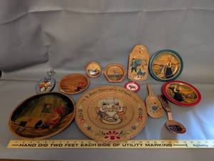 lot 78 image: Collection of 11 Norwegian Folk Art Wooden Plates, Spoons, and Wall Decor