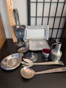 lot 170 image: Collection of Vintage Silverplate and Pewter Serving Pieces and Decor