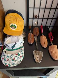 lot 178 image: Vintage Golf Hats and Wooden Shoe Stretchers Collection