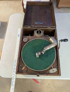 lot 246 image: Spencerian Westphono Vintage Portable Phonograph St. Paul Minn.