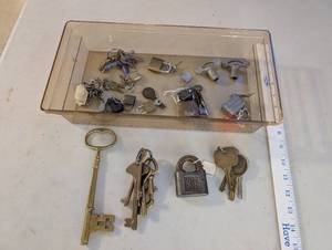 lot 252 image: Collection of Vintage Padlocks, Keys, and Antique Skeleton Key