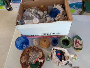 lot 259 image: Box Lot of Assorted Decorative Items and Trinkets