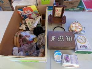 lot 268 image: Vintage Sewing Notions Box and Decor Collectibles Assortment