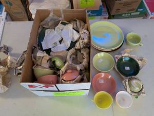 lot 269 image: Assorted Vintage Colored Dinnerware and Dishware Lot