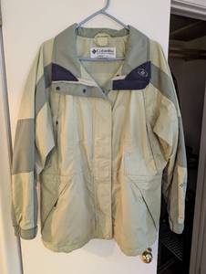 lot 315 image: Columbia Sportswear Womens XL Jacket Light Green