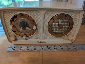 lot 325 image: Vintage Silvertone Clock Radio Model 2018 with Gold Dials