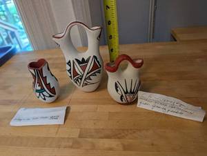 lot 357 image: Set of 3 Jemez Pueblo Native American Pottery Vases by Toya and Gachupin