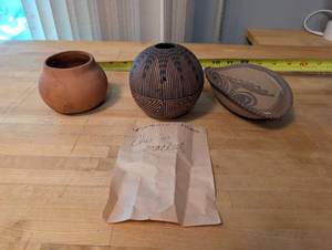 lot 364 image: Set of 3 Southwest Style Pottery Pieces with Painted Designs