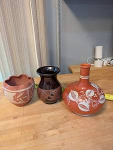 lot 368 image: Set of 3 Southwest Style Pottery Vases