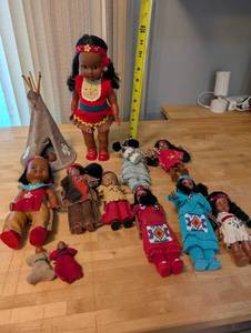 lot 370 image: Collection of Native American Style Dolls with Teepee and Accessories