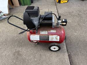 lot 16 image: Coleman Powermate 11 Gallon 4 HP Air Compressor