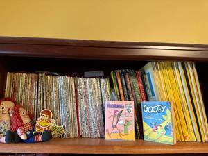 lot 58 image: Vintage Childrens Little Golden Books Collection with Raggedy Ann Dolls