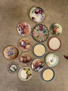 lot 96 image: Collection of 14 Decorative Plates Hand-Painted and Porcelain Mix