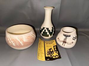 lot 102 image: Collection of 3 Sioux Pottery Vessels with Brochure