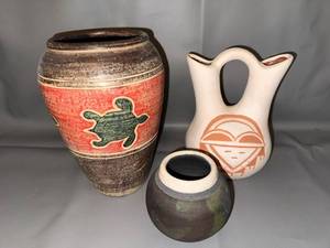 lot 103 image: Set of 3 Southwestern Style Pottery Vases with Tribal Designs