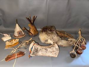 lot 109 image: Collection of Native American Style Miniatures and Tribal Decor Items