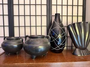 lot 116 image: Collection of 4 Black Art Pottery Vessels and Vases, Including Red Wing and Modern Glass