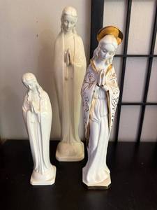 lot 119 image: Set of 3 Vintage Porcelain Virgin Mary Figurines Germany Japan