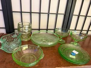 lot 168 image: Set of 7 Vintage Green Uranium Depression Glass Tableware Pieces