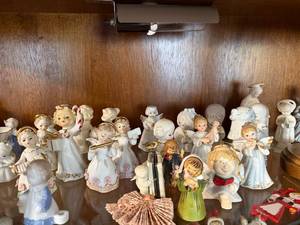 lot 190 image: Collection of Vintage Porcelain Angel Figurines