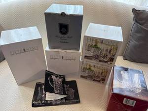 lot 203 image: Fifth Avenue Crystal and Noritake Hampton Hall Crystal Collection