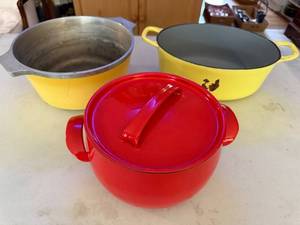 lot 205 image: Set of 3 Descoware Belgium Cast Iron Dutch Ovens and Pots