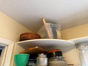 lot 223 image: Kitchenware Collection with Mixing Bowls, Bakeware, Storage, Utensils and Decorative Vase