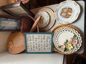 lot 225 image: Collection of Decorative Plates, Bowls, and Framed Art with Scandinavian Motifs