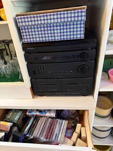lot 233 image: Magnavox Stereo System with Dual Cassette, Amplifier, and Speakers
