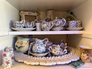 lot 235 image: Collection of Vintage Porcelain Vases, Creamers, Sugar Bowls and Decorative Dishes