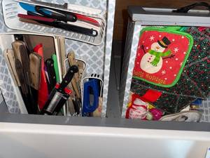 lot 274 image: Collection of Kitchen Knives, Utensils, and Holiday-Themed Pot Holders