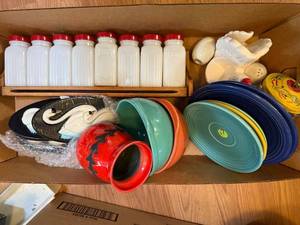 lot 289 image: Collection of Colorful Dishes, Vintage Kitchenware and Spice Rack
