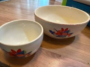 lot 292 image: Set of 2 Universal Cambridge Mixing Bowls with Fruit Motif
