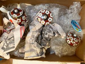 lot 293 image: Japanese Floral Teapot with Lidded Bowls and Glass Dishes Set