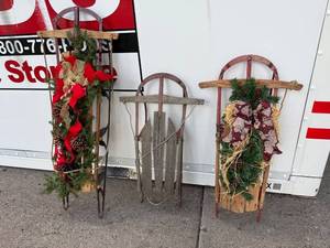 lot 407 image: Set of 3 Vintage Wooden Sleds with Holiday Decor