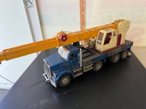 lot 411 image: Vintage Metal and Plastic Toy Crane Truck with Extendable Boom