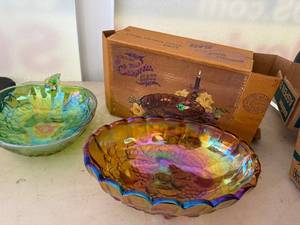 lot 414 image: Set of 2 Iridescent Gold Carnival Glass Bowls with Original Box